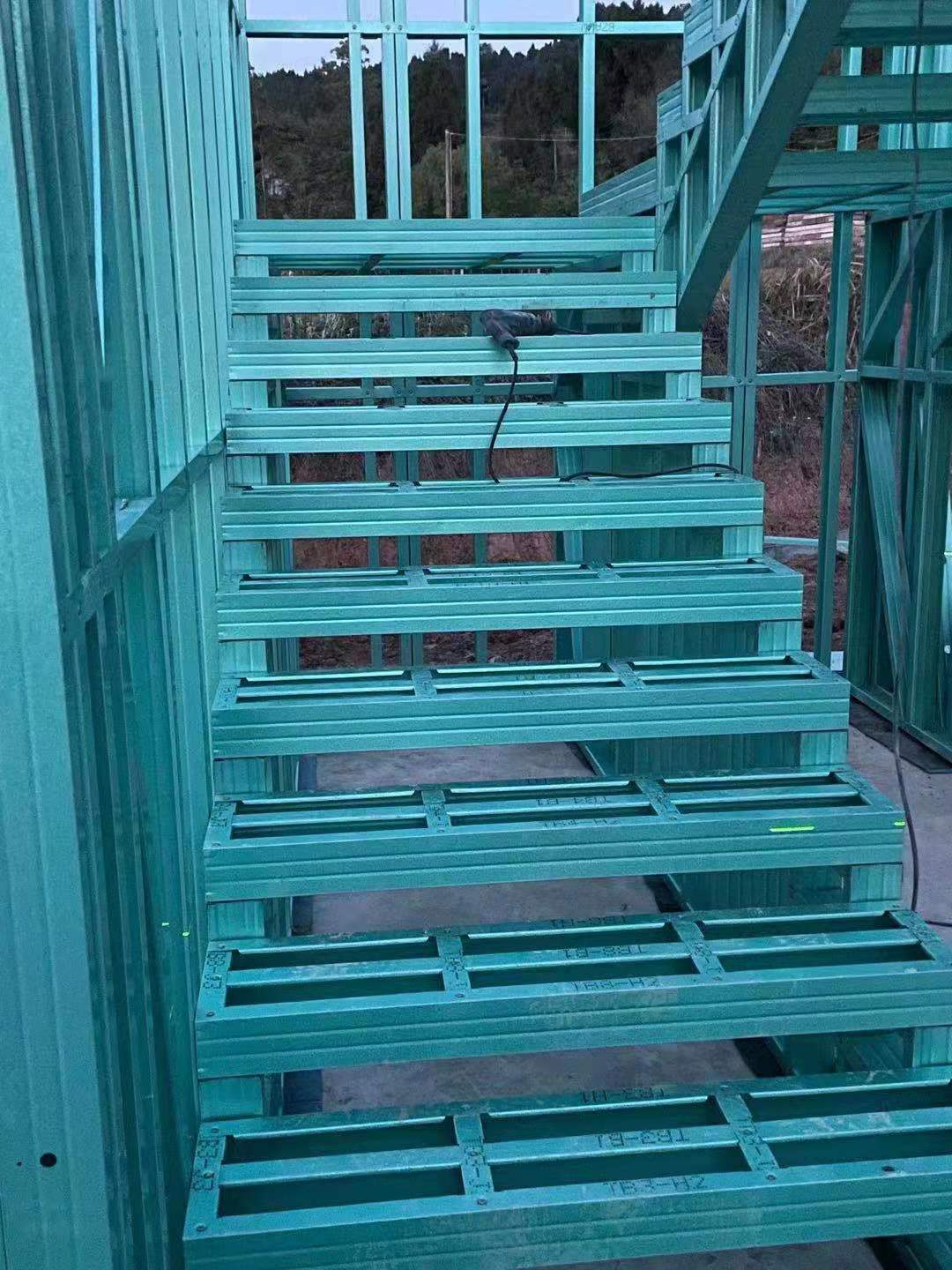 八爪建筑轻钢别墅龙骨都有哪些特点，如何选择龙骨公司？